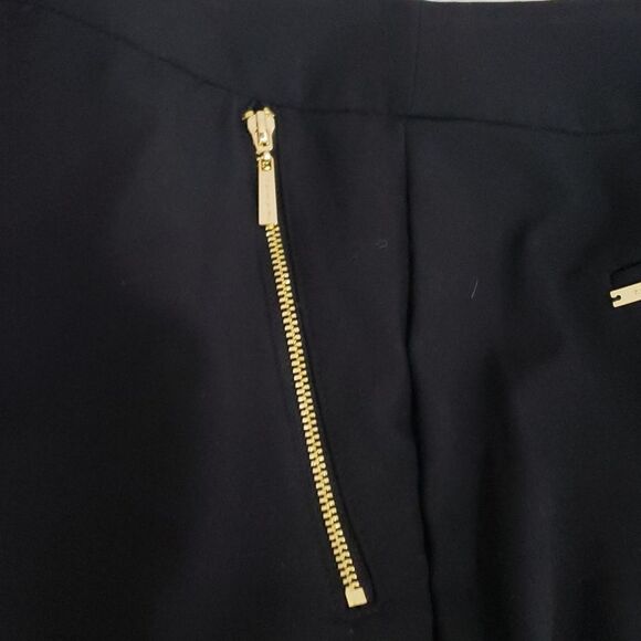 Tahari. NWOT. Black Straight Leg Dress Pants. Size M - Picture 4 of 12